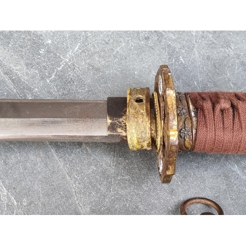 1788 - A reproduction Japanese katana and scabbard, having 69cm Damascus blade, overall length 103cm.... 