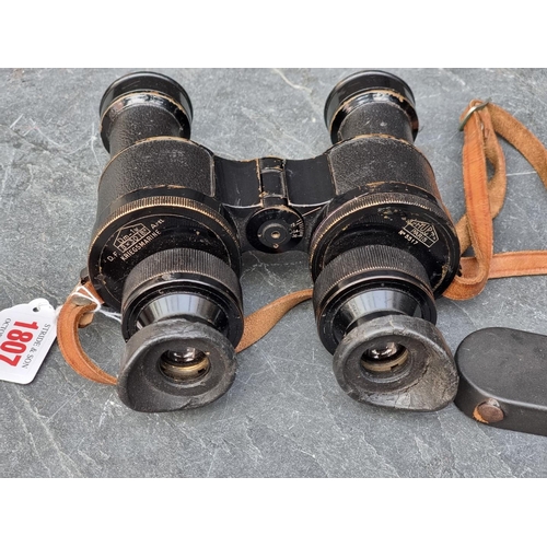 1807 - A pair of WWII German Kriegsmarine 8x30 binoculars, made in occupied France by Huet Paris, No.5517.... 