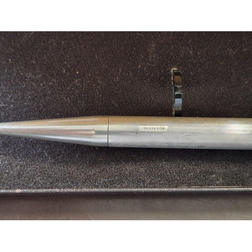 160A - A silver Yard-o-led propelling pencil, cased.