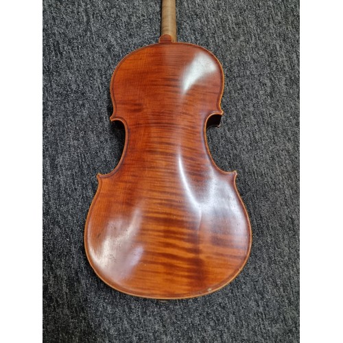 1709 - A good antique Continental violin, probably French, with 14in one piece back.