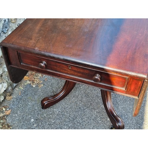 1085 - A Victorian mahogany pedestal Pembroke table, 105cm wide.