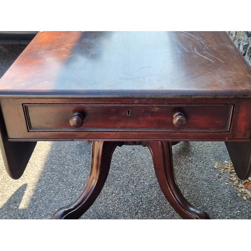 1085 - A Victorian mahogany pedestal Pembroke table, 105cm wide.