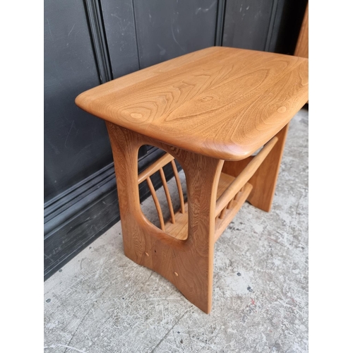 1020 - An Ercol 1079 table and magazine rack, 54.5cm wide.