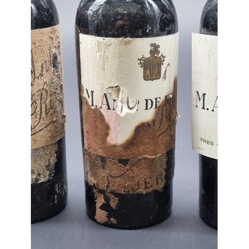 5 - Three half bottles of Tres Cortados Sherry, Antonio de la Riva, 1940s bottling. (3)... 