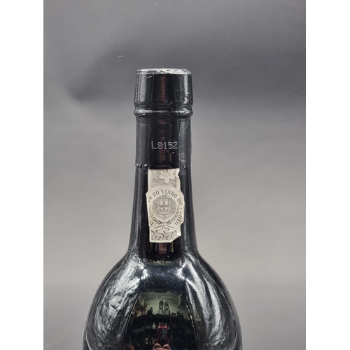 59 - A 75cl bottle of Graham's Malvedos 1986 Vintage Port.