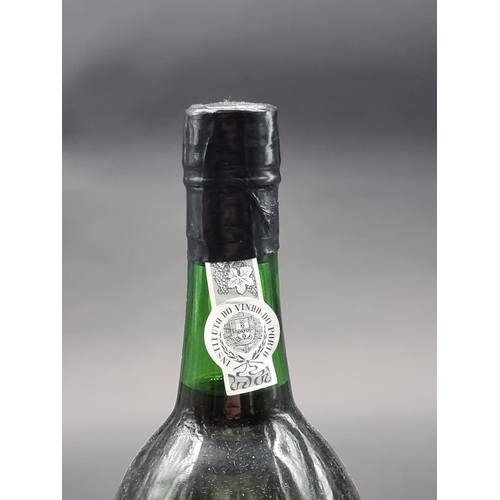 61 - A 75cl bottle of Warre's Quinta Da Cavadinha 1987 Vintage Port.