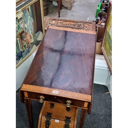 1032 - A mahogany and satinwood crossbanded Pembroke table, 47.5cm wide when closed.