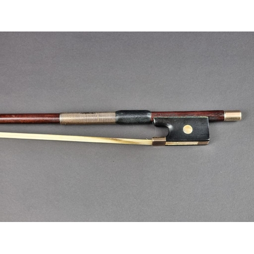 1498 - A fine gold mounted violin bow, by James Tubbs, total length 74cm, 57.2g.