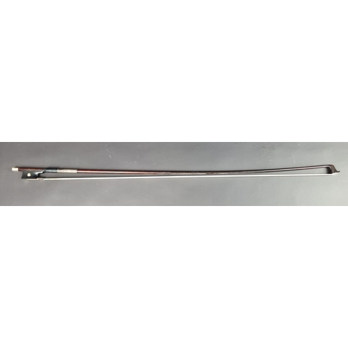 1498 - A fine gold mounted violin bow, by James Tubbs, total length 74cm, 57.2g.