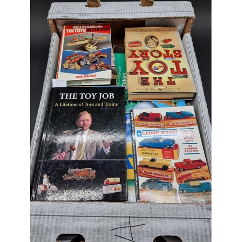 419 - TOY & MODEL REFERENCE: quantity of books in one box, modern books and catalogues. (One box)... 