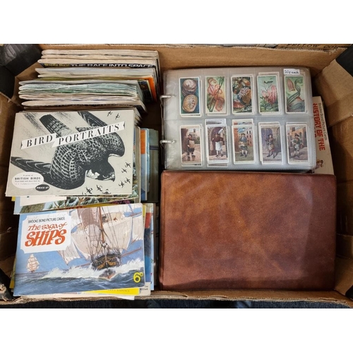 434 - TEA CARDS/CIGARETTE CARDS: a very large quantity in 4 boxes.