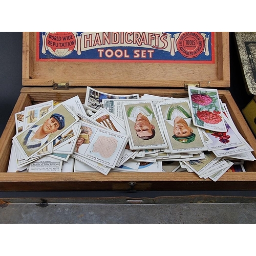 479 - CIGARETTE CARDS/STAMPS: quantity in small box. 