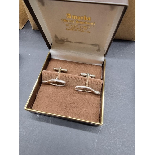 502 - SHIPPAM'S OF CHICHESTER: a large collection of sterling silver novelty wishbone brooches and pairs o... 