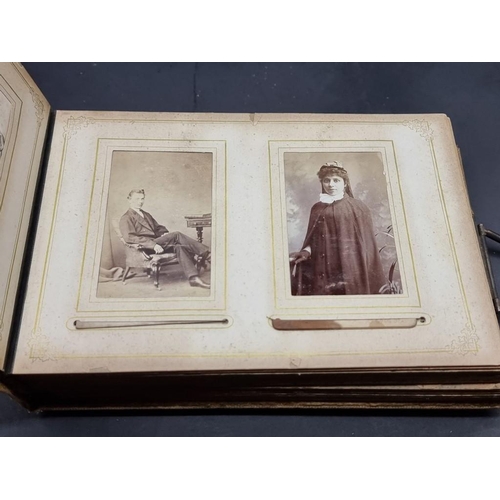 536 - CARTE DE VISITE: a quantity of carte de visite and cabinet cards, loose and in albums. (Tray)... 