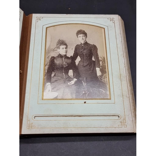 536 - CARTE DE VISITE: a quantity of carte de visite and cabinet cards, loose and in albums. (Tray)... 