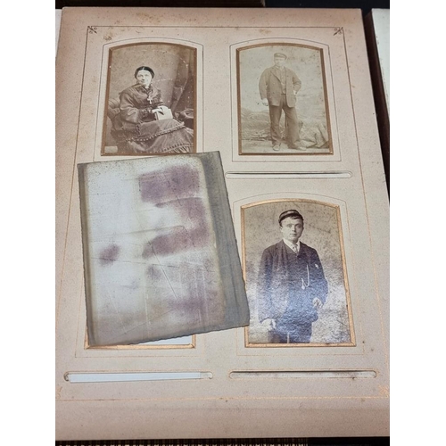 536 - CARTE DE VISITE: a quantity of carte de visite and cabinet cards, loose and in albums. (Tray)... 