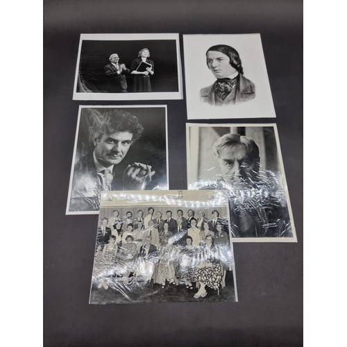 559 - BALLET/CLASSICAL MUSIC: large collection of approx 280 b&w photographs, stars and scenes of... 