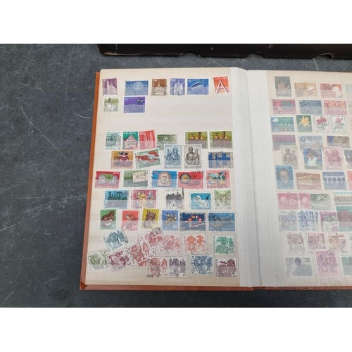 639 - STAMPS: mixed selection housed in 10 albums and box. (Tray)