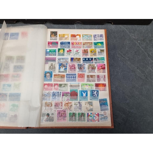 639 - STAMPS: mixed selection housed in 10 albums and box. (Tray)