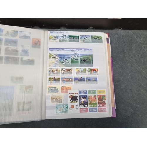 639 - STAMPS: mixed selection housed in 10 albums and box. (Tray)