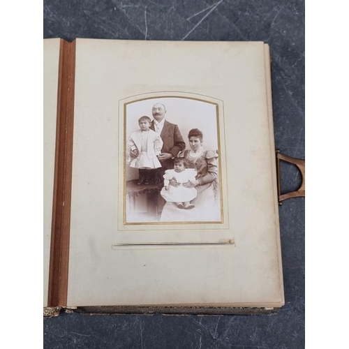 647 - CARTE DE VISITE: quantity in 2 period albums: plus snapshot album, Switzerland. (3)... 