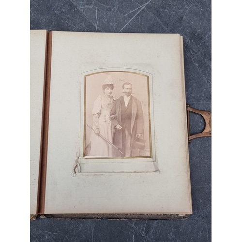 647 - CARTE DE VISITE: quantity in 2 period albums: plus snapshot album, Switzerland. (3)... 