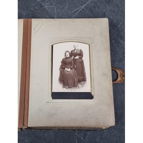 647 - CARTE DE VISITE: quantity in 2 period albums: plus snapshot album, Switzerland. (3)... 