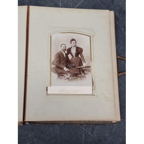 647 - CARTE DE VISITE: quantity in 2 period albums: plus snapshot album, Switzerland. (3)... 