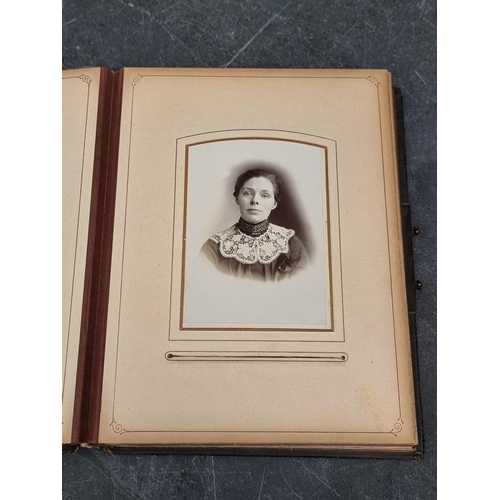 647 - CARTE DE VISITE: quantity in 2 period albums: plus snapshot album, Switzerland. (3)... 