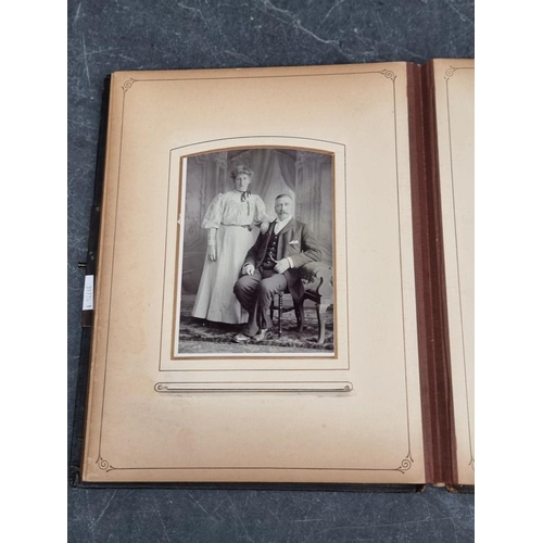 647 - CARTE DE VISITE: quantity in 2 period albums: plus snapshot album, Switzerland. (3)... 