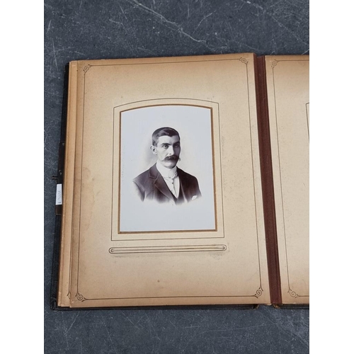 647 - CARTE DE VISITE: quantity in 2 period albums: plus snapshot album, Switzerland. (3)... 