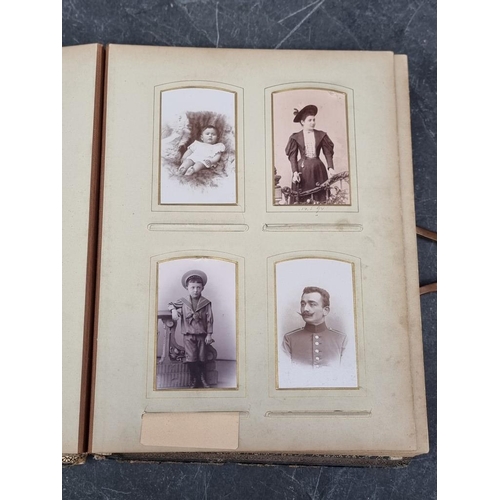 647 - CARTE DE VISITE: quantity in 2 period albums: plus snapshot album, Switzerland. (3)... 