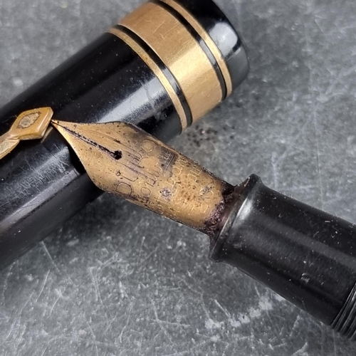 10 - A circa 1954-58 Conway Stewart 100 black fountain pen, 14ct gold nib.