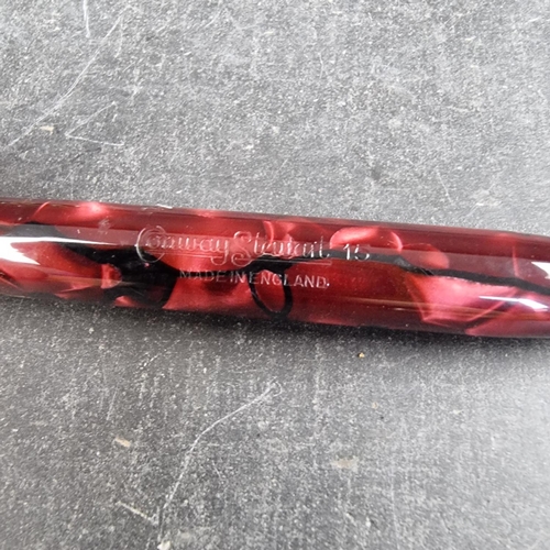 13 - Two circa 1952-63 Conway Stewart 15 marbled fountain pens, comprising plum and green examples, 12.7c... 