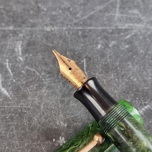 179 - A circa 1929-33 Parker streamlined 'Duofold' jade green fountain pen, 14K gold nib, 'Made in Canada'... 