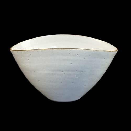 Studio Pottery: a Lucie Rie squeezed bowl, 8.7cm high x 15.7cm wide.