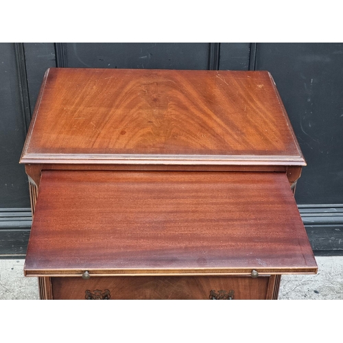 1033 - A reproduction mahogany chest of drawers, with brushing slide, 63cm wide.