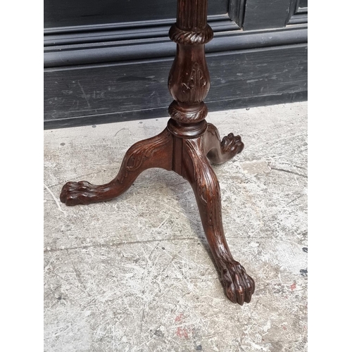 1044 - A mahogany tripod wine table, 33cm wide.