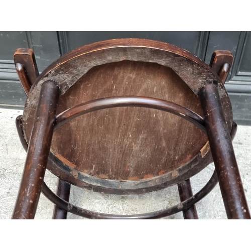 1060 - A 19th century Thonet bentwood elbow chair.