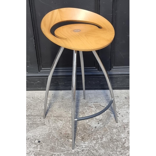 1062 - A Magis Lyra bar stool.