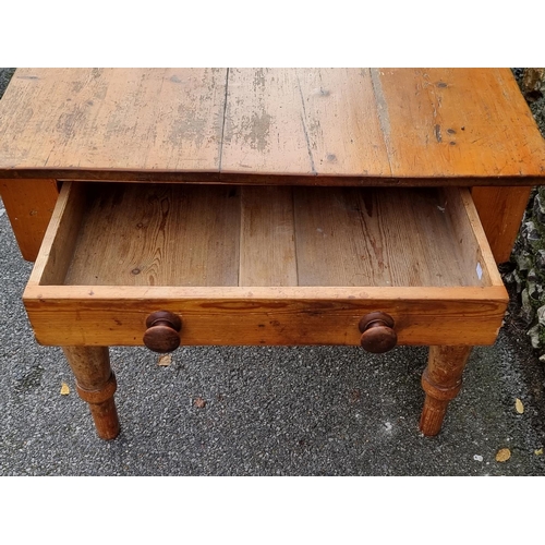 1072 - A Victorian pine kitchen table, with a lateral frieze drawer, 168.5cm long.