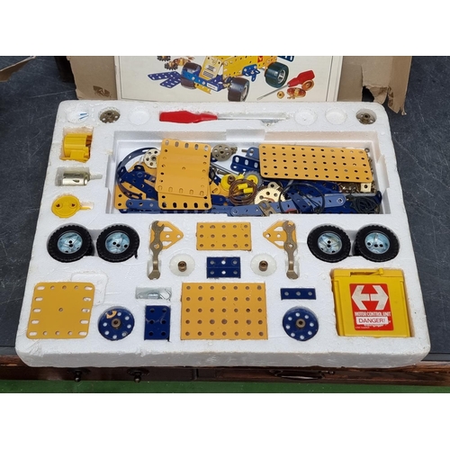 1286 - Meccano: 4 boxes of Meccano, comprising: Set B; Set 2 (x2); Set 3; and a wooden box containing ... 