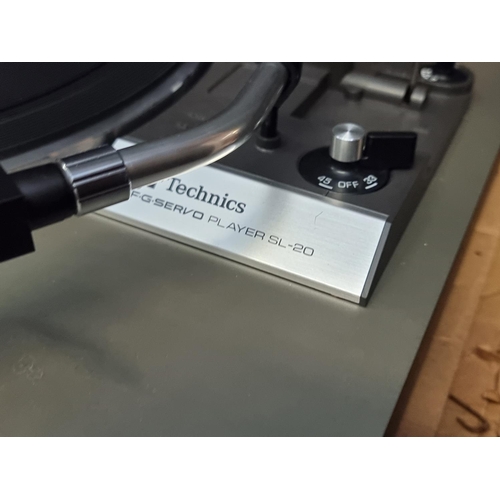 1326 - Hi-Fi: a Technics SL-20 Turntable, boxed with instructions.