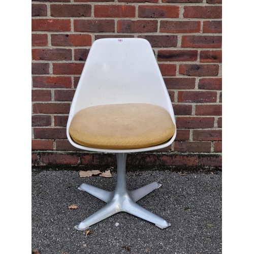 1061 - A mid-century model 115 chair, by Maurice Burke for Arkana.