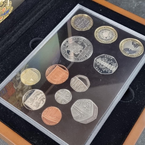 543 - Coins: a cased Royal Mint 2009 UK executive proof coin set, containing twelve coins, to include the ... 