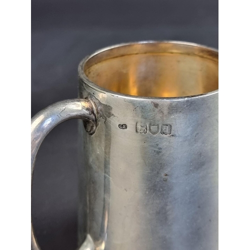 8 - A late Victorian silver half pint jug, by Charles Edwards, London 1899, 9cm high, 186g.... 