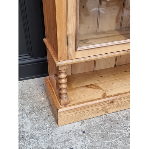 1010 - An old pine bookcase, 109cm wide.