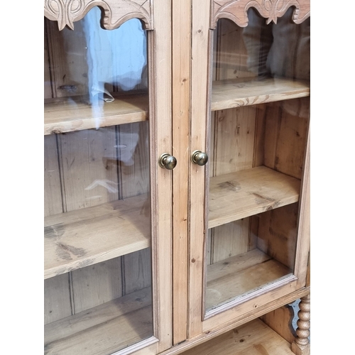 1010 - An old pine bookcase, 109cm wide.