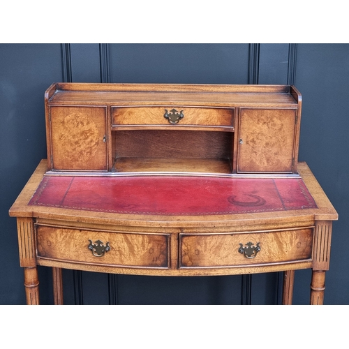 1029 - A reproduction mahogany bonheur du jour, 85cm wide.