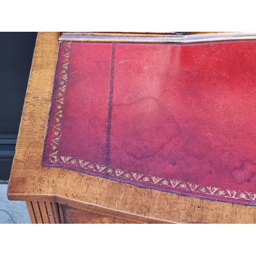 1029 - A reproduction mahogany bonheur du jour, 85cm wide.